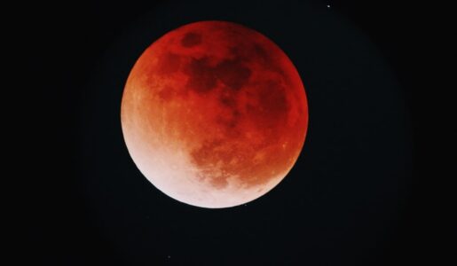 red moobn